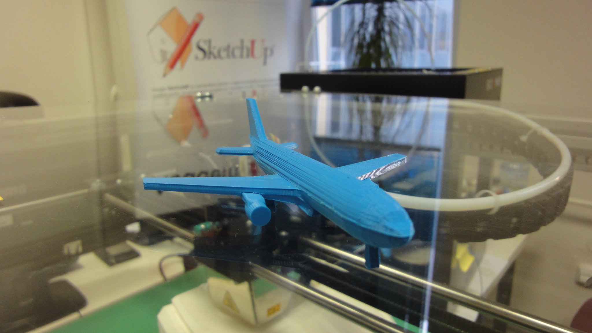 Na 3D tlač používame technológiu Rapid Prototyping. Vytváranie 3D modelu pomocou 3D tlače na základe čítania 3D dát z 3D gafických softwarov.